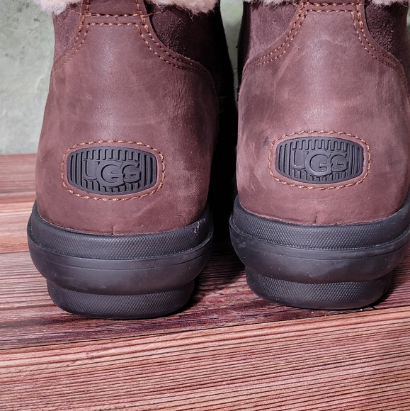 UGG Hapsburg zip Waterproof shearling boots. - Picture 7 of 13